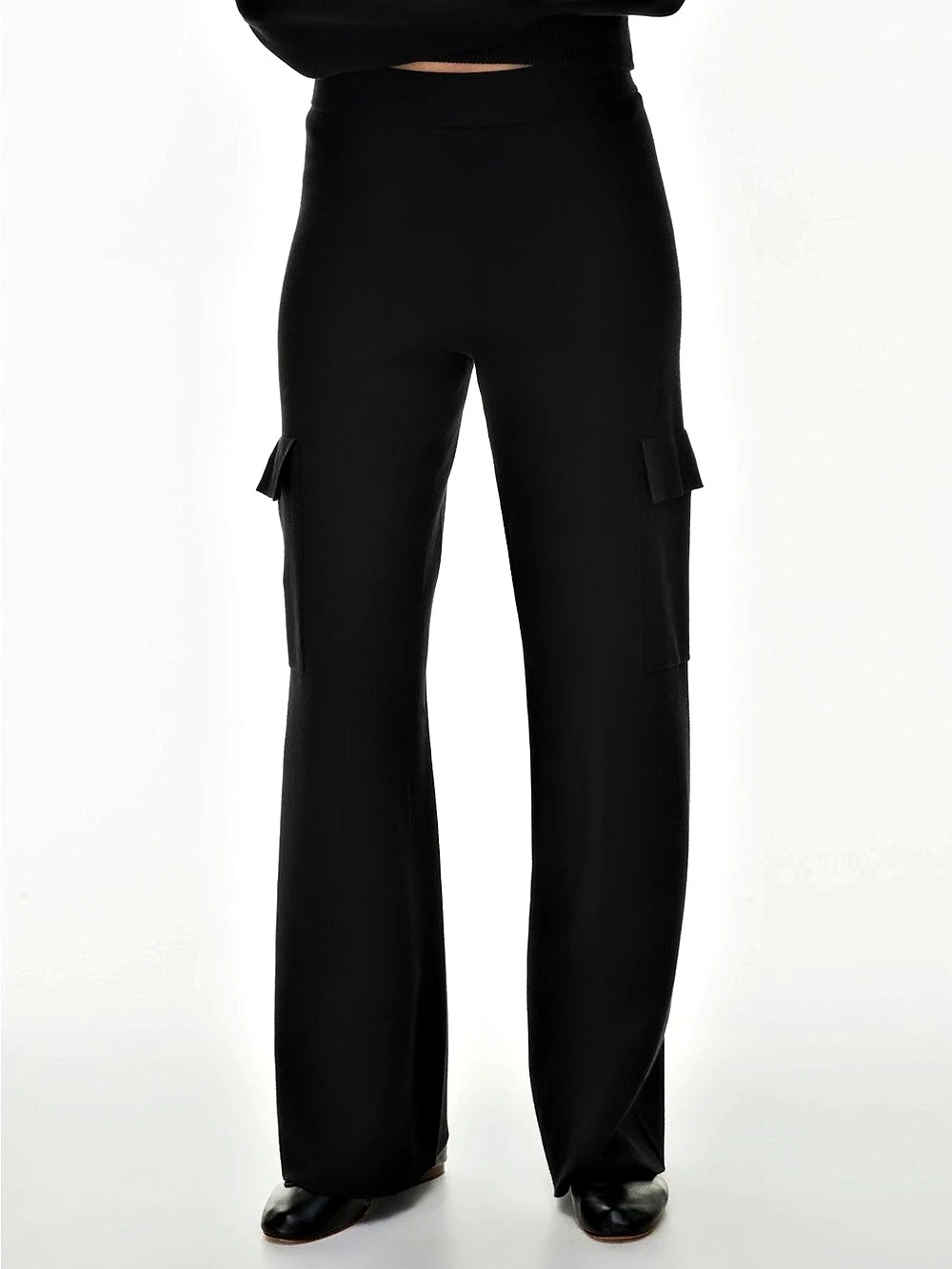 WILFRED FREE • Aritzia Atlantis Cargo Pant knit black wide leg Small 114871